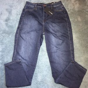 Fashion Nova BRAND NEW Skinny Jeans